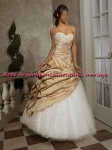 Robe de mariée CS blanche, capucino VENDU avec jupon adapté.