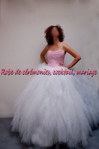 Robe de mariée NV Blanche & rose pâle VENDU avec jupon adapté.