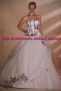 Robe de mariée NV blanche et taupe VENDU avec tour de cou et jupon adapté.