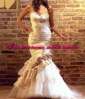 Robe de mariée romantique couleur champagne coupe sirène.