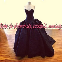 Robe de mariée NV entièrement Noir VENDU avec jupon adapté.