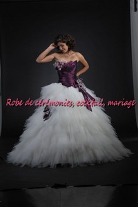 Robe de mariée NV Violet et Blanc VENDU avec jupon adapté.