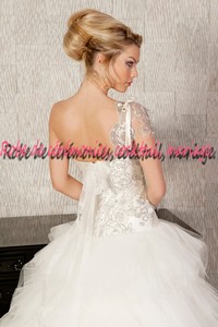 Robe de mariée blanc et noir asymétrique VENDU avec jupon adpaté