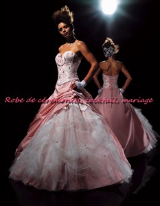 Robe de mariée NV rose pâle et blanc VENDU avec jupon adapté.