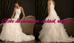 Robe de mariée romantique blanc cassé coupe asymétrique VENDU avec jupon adapté.