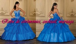 Robe de princesse bleu broderie argenté VENDU avec jupon adapté.