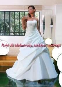 Robe de mariée SMP blanche coupe plissé  VENDU avec jupon adapté.