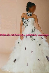 Robe de mariée NV Blanc et Noir VENDU avec jupon adapté