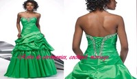 Robe de princesse verte ornée de strass VENDU avec jupon adapté.