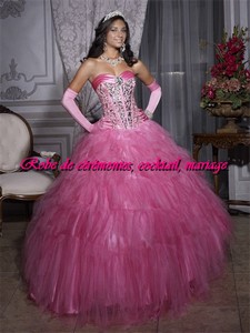 Robe de princesse NVP rose bustier légèrement en coeur ornée de strass VENDU avec jupon adapté.
