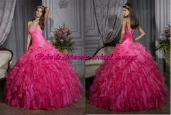 Robe de princesse NVP rose bustier ornée de strass VENDU avec jupon adapté.