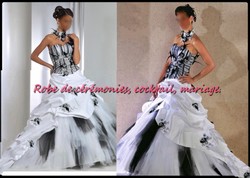 Robe de mariée NV Noir et Blanc à plume VENDU avec jupon adapté.