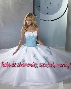 Robe de princesse NVP blanche et bleu VENDU avec jupon adapté.