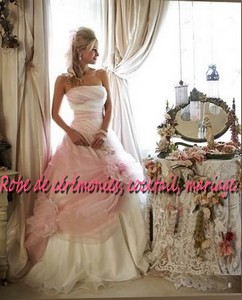 Robe de mariée NV blanche et rose VENDU avec jupon adapté.