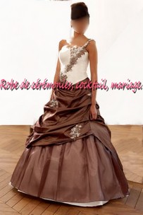 Robe de mariée NV chocolat & blanc VENDU avec jupon adapté.