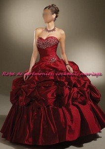 Robe de mariée NV bordeaux bustier en coeur VENDU avec jupon adapté.