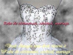 Robe de mariée blanche bustier en coeur ornée de strass VENDU avec jupon adapté.