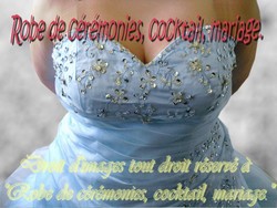 Robe bleu turquoise orn&eacute;e de strass VENDU avec jupon adapt&eacute;.