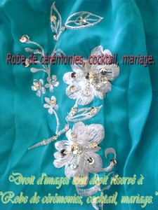 Robe de cocktail bleu et blanche coupe empire