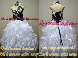 Robe de princesse blanche et noir VENDU avec jupon adapté et tour de cou.