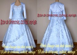 Robe bleu turquoise ornée de strass VENDU avec jupon adapté.