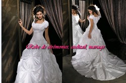 Robe de mariée SMP blanche à courte manche VENDU avec jupon adapté.