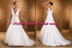 Robe de mariée SMP blanche coupe trapèze VENDU avec un jupon adapté.