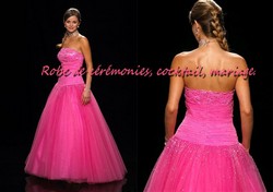 Robe de princesse rose ornée de strass VENDU avec jupon adapté