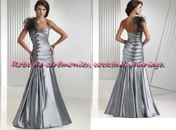 Robe de soirée plissée argenté avec strass noir