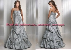 Robe de soirée argenté plissé.