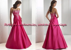 Robe de soirée rose bustier strassé.