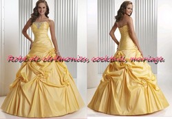 Robe de princesse jaune VENDU avec jupon adapté.