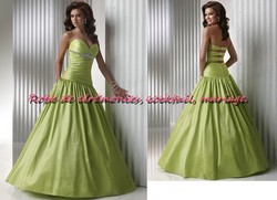 Robe de princesse vert anis VENDU avec jupon adapté.