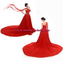 Robe de mariée rouge avec traîne VENDU avec jupon