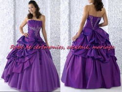 Robe de princesse mauve VENDU avec jupon adapté.