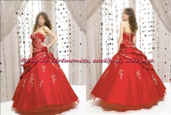 Robe de princesse rouge orné de strass VENDU avec jupon adapté.