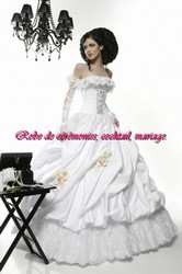 Robe de mariée romantique blanche longue manche VENDU avec jupon adapté.