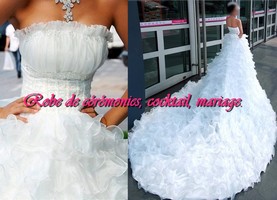 Robe de mariée prestige blanche à longue traîne VENDU avec jupon adapté.