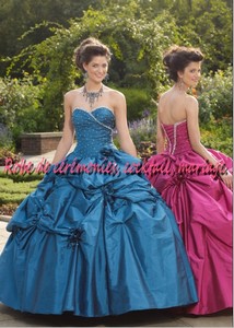 Robe de princesse bleu VENDU avec jupon adapté.