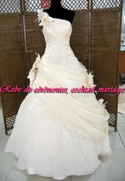 Robe de mariée prestige ivoire et blanc asymétrique motif fleur VENDU avec jupon adapté