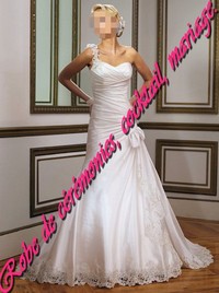 Robe de mariée romantique blanche asymétrique VENDU avec jupon adapté.