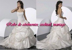 Robe de mariée romantique bustier brodé traîne plissé VENDU avec jupon adapté.