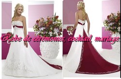 Robe de mariée blanc et bordeaux coupe empire VENDU avec jupon adapté.