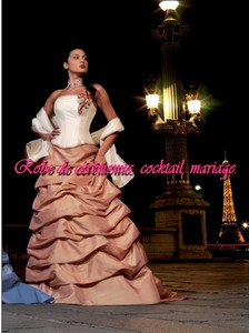 Robe de mariée glamour saumoné & ivoire VENDU avec étole et jupon adapté.