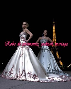 Robe de mariée glamour blanc & bordeaux Vendu avec jupon adapté.