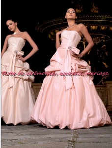 Robe de mariée glamour violette VENDU avec jupon adapté.