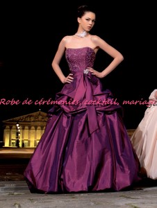 Robe de mariée glamour violette VENDU avec jupon adapté.