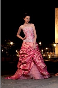 Robe de mariée glamour rose & blanc VENDU avec jupon adapté.