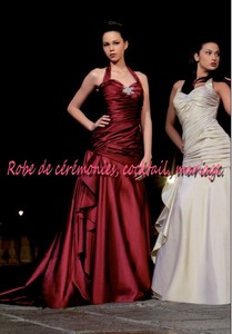 Robe de mariée glamour bordeaux avec col américain