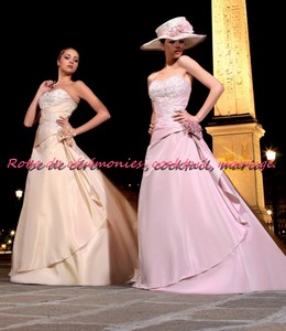 Robe de mariée glamour rose bustier brodé VENDU avec jupon adapté.